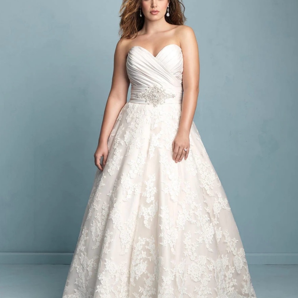 Street Size 14 - Allure Bridal Elegant White Lace Strapless Gown